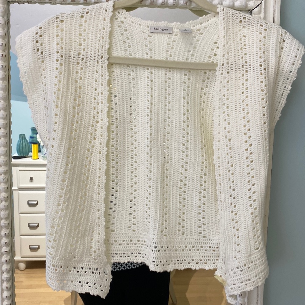 Halogen size small shrug! Great accessory